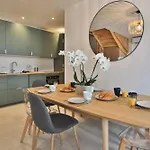 Maison Vue Sur Le Chenal Avec Toit Terrasse