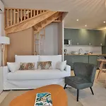 Maison Vue Sur Le Chenal Avec Toit Terrasse