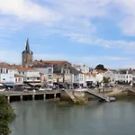 Maison Vue Sur Le Chenal Avec Toit Terrasse