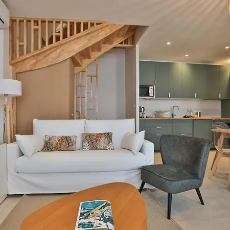 Maison Vue Sur Le Chenal Avec Toit Terrasse