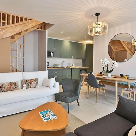 Maison Vue Sur Le Chenal Avec Toit Terrasse *