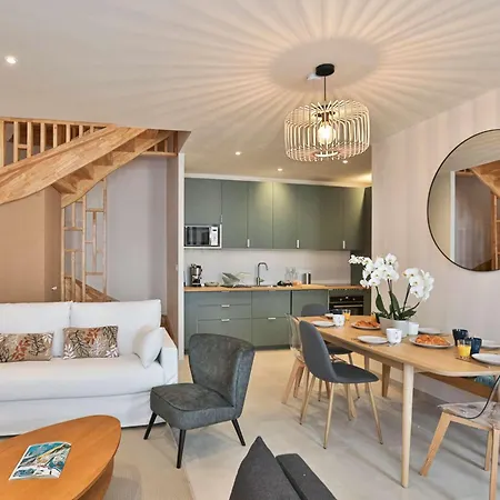 Maison Vue Sur Le Chenal Avec Toit Terrasse