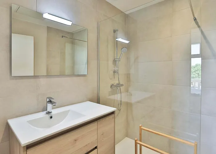 Maison Vue Sur Le Chenal Avec Toit Terrasse *