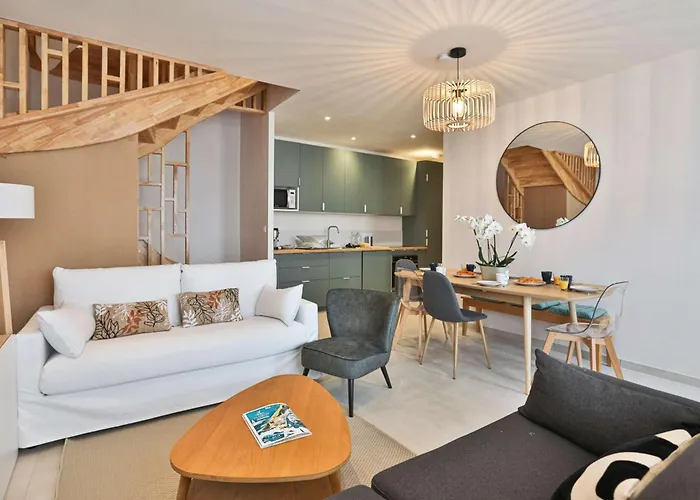 Maison Vue Sur Le Chenal Avec Toit Terrasse *